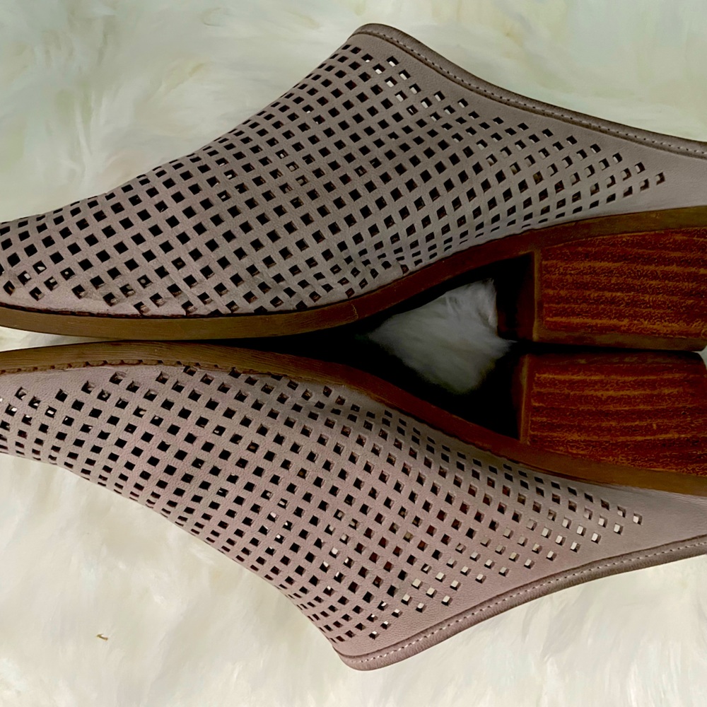 ME TOO ZARA MULE SHOES SIZE 10 beige/black/tan colors available